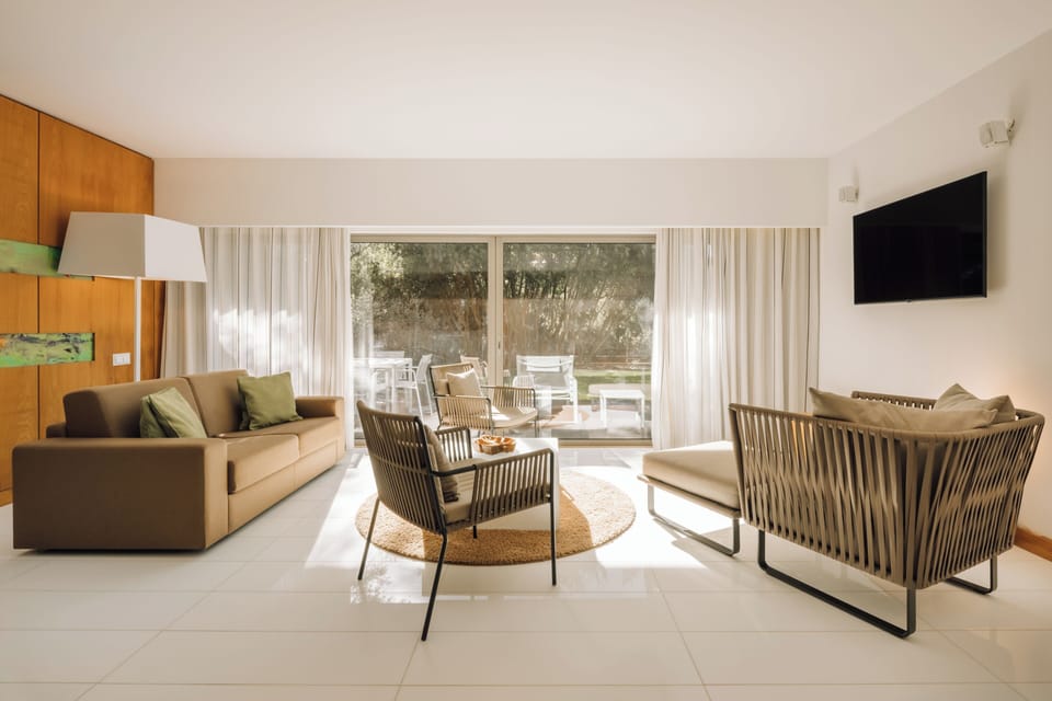 Duplex Deluxe Suite - Garden View | Living area | 40-inch flat-screen TV with digital channels, TV