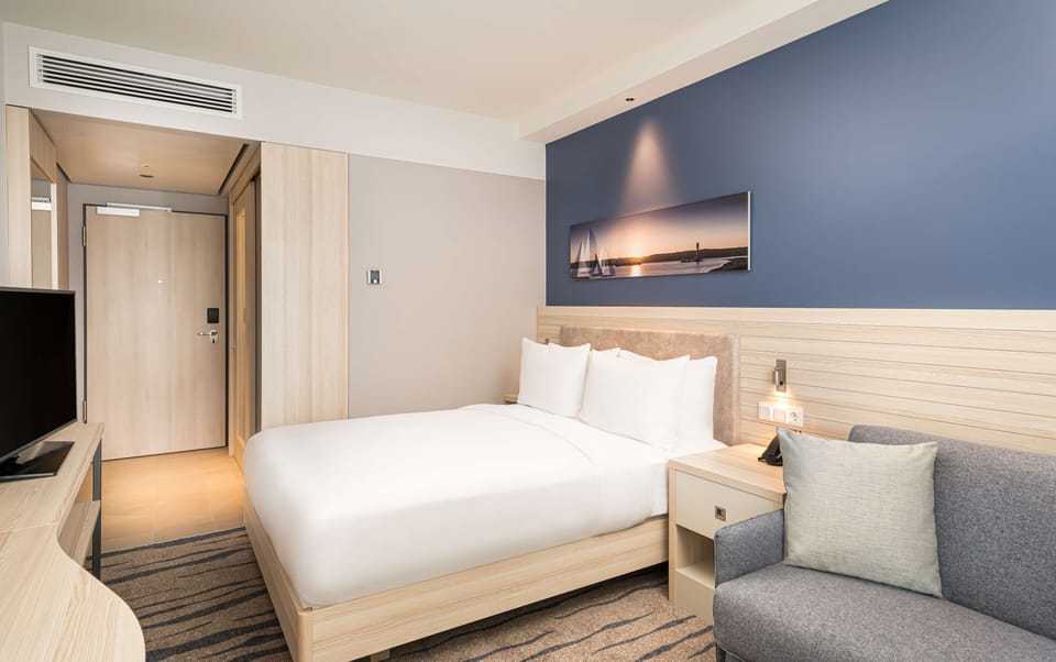 In-room safe, desk, laptop workspace, soundproofing