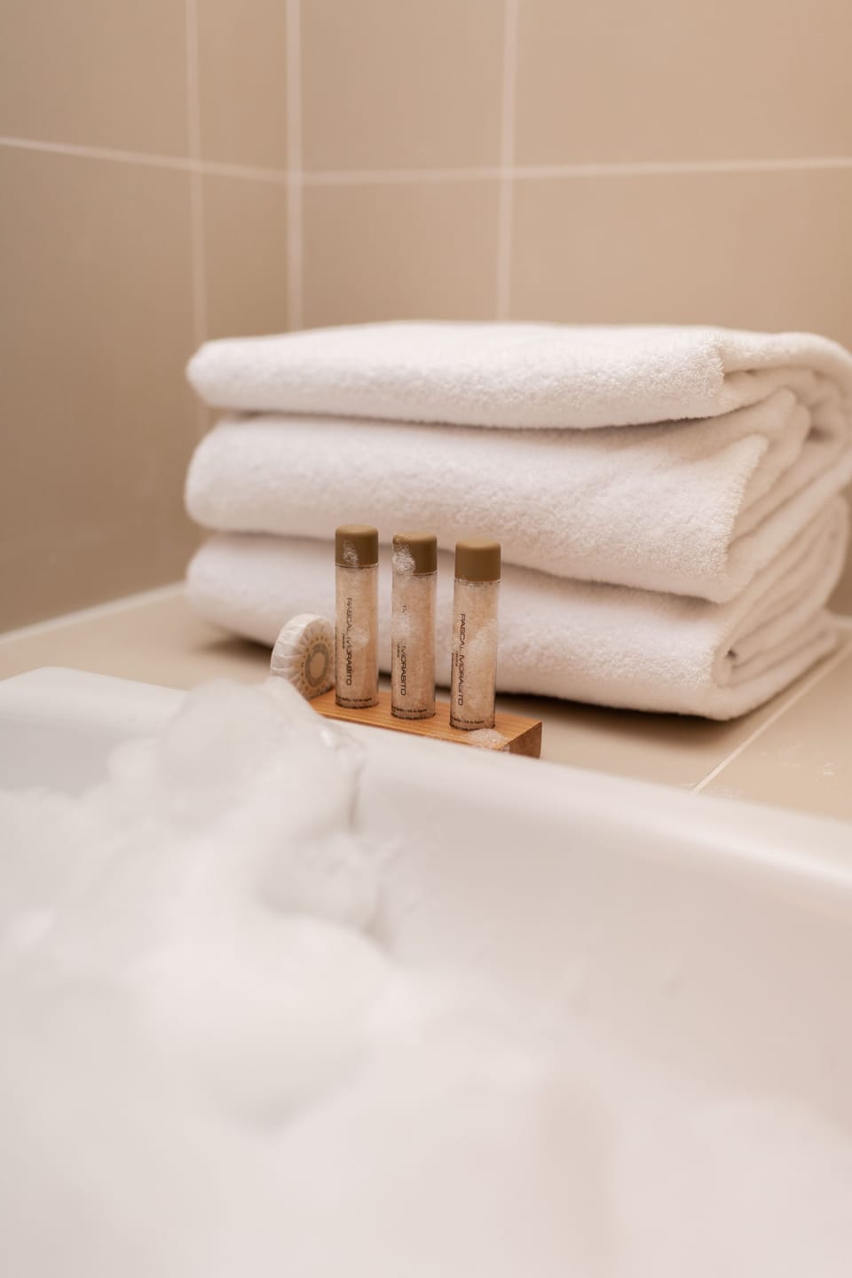 Deluxe Room | Bathroom | Hair dryer, towels