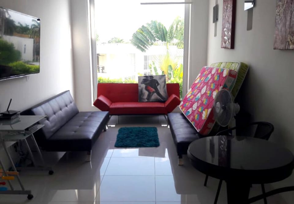 Comfort House | Living area | 30-inch flat-screen TV with satellite channels, TV