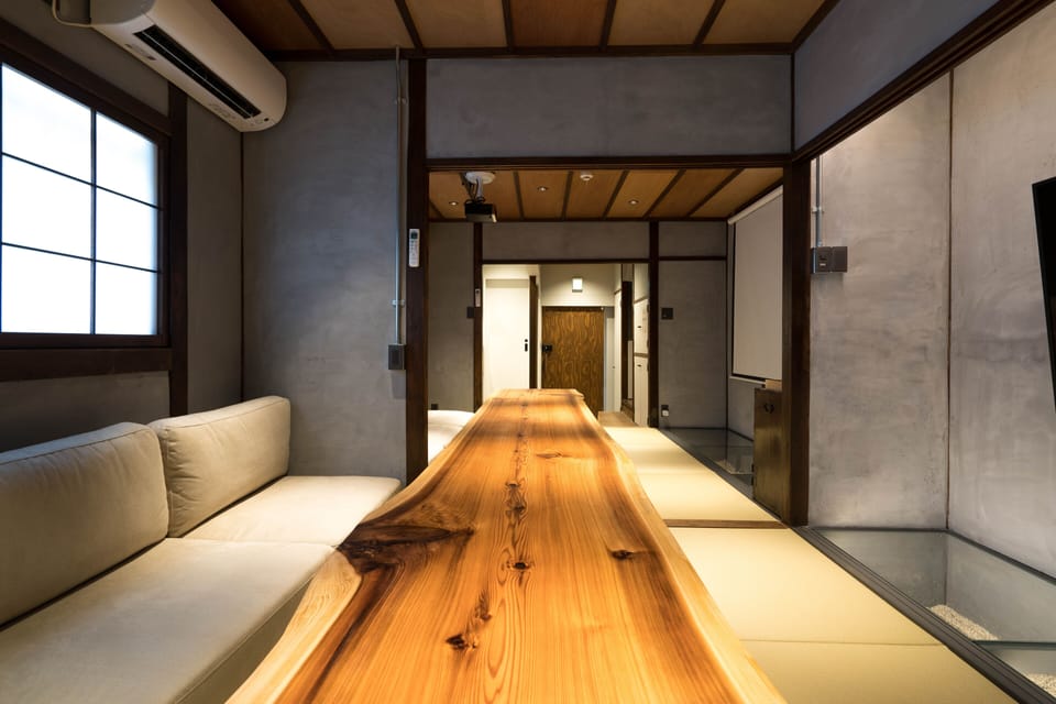 Private Vacation Home | In-room dining