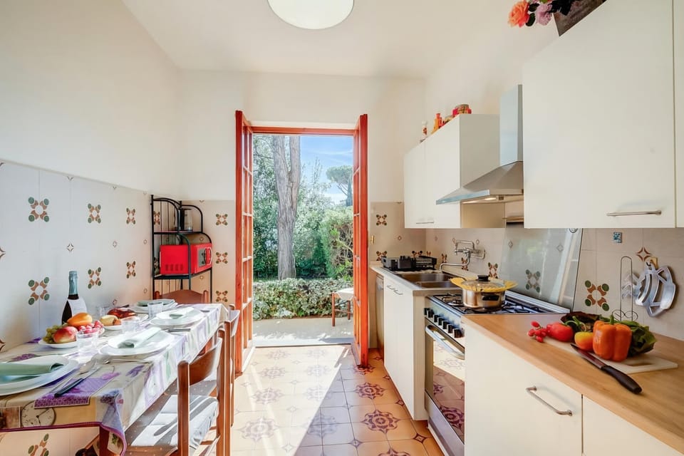 Family House, 3 Bedrooms, 2 Bathrooms, Sea Facing (Casa Maddalena al Mare 600m from sea) | Private kitchen | Dining table