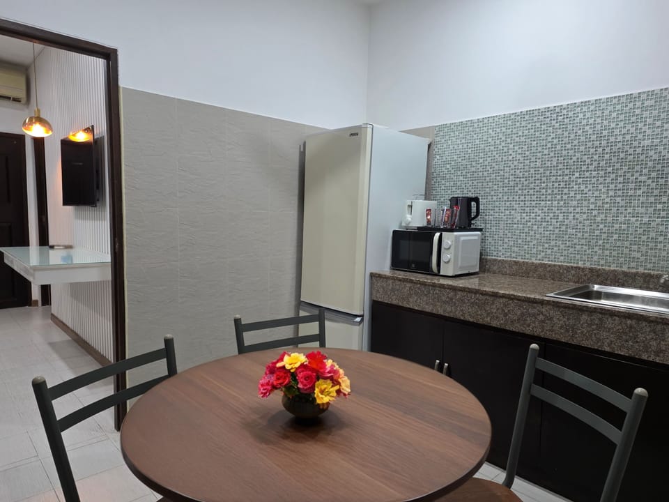 Family Room, Kitchen, Sea View | Private kitchenette | Coffee/tea maker