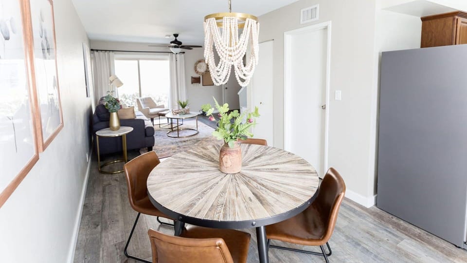 Studio (2 Bedrooms) | Private kitchen | Microwave, oven
