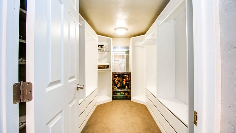 Studio (5 Bedrooms) | 5 bedrooms, iron/ironing board, free cribs/infant beds, bed sheets
