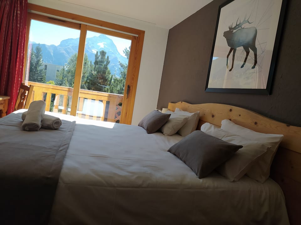 Superior Double Room | Hypo-allergenic bedding, in-room safe, individually furnished, desk
