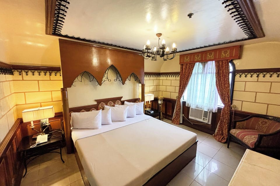 Executive Suite | Minibar, in-room safe, desk, free WiFi