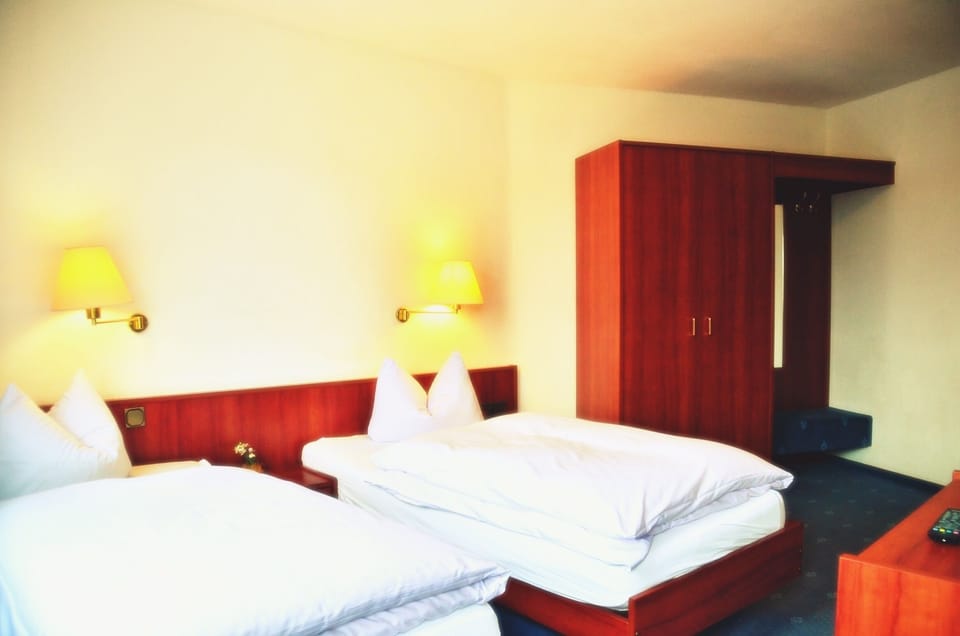 Twin Room, 2 Twin Beds, Non Smoking | In-room safe, desk, blackout drapes, free WiFi