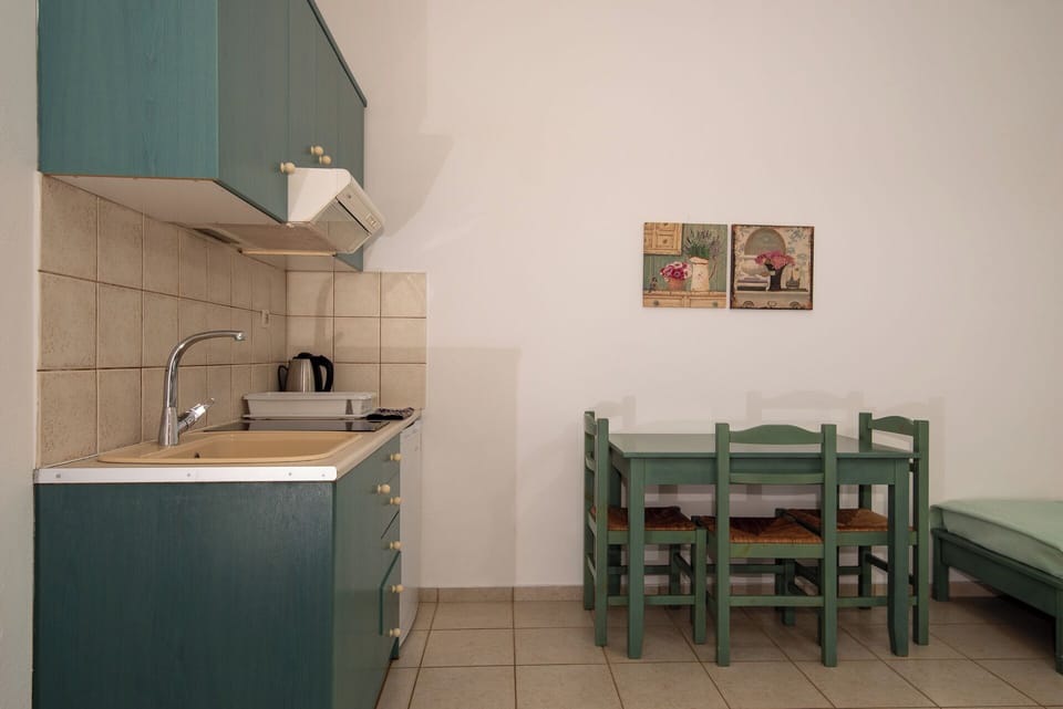 Cookware/dishes/utensils