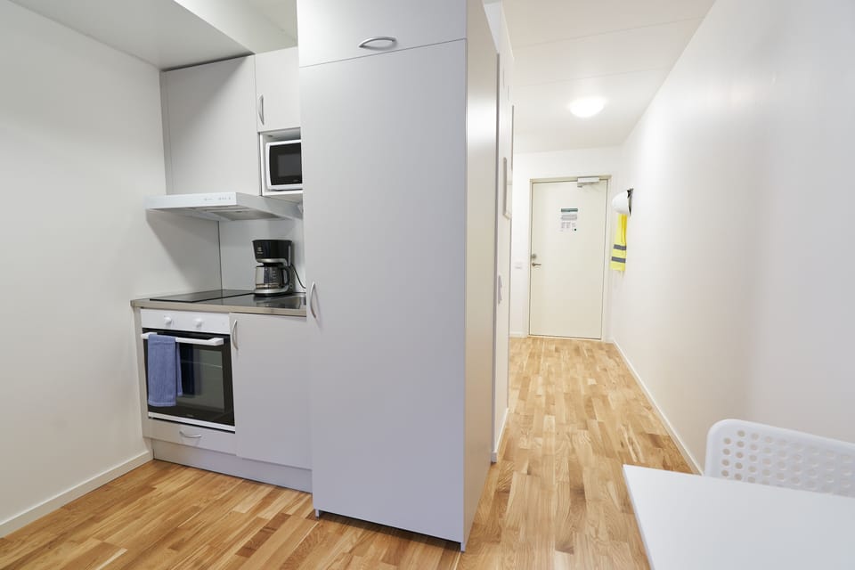Studio, 2 Twin Beds | Private kitchenette | Fridge, microwave, oven, stovetop
