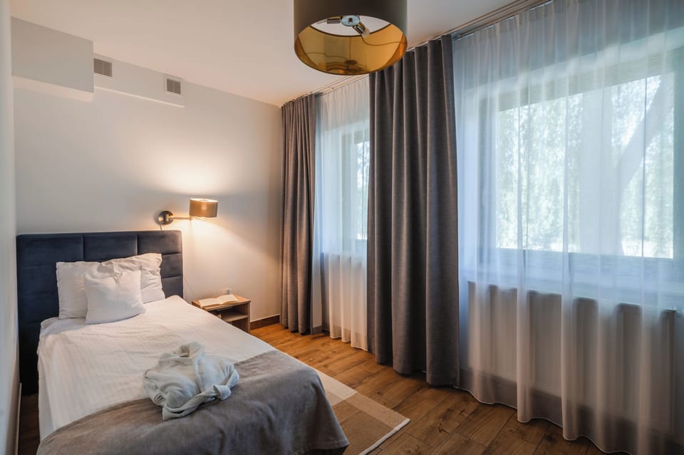 Economy Single Room, Non Smoking | Premium bedding, minibar, desk, laptop workspace
