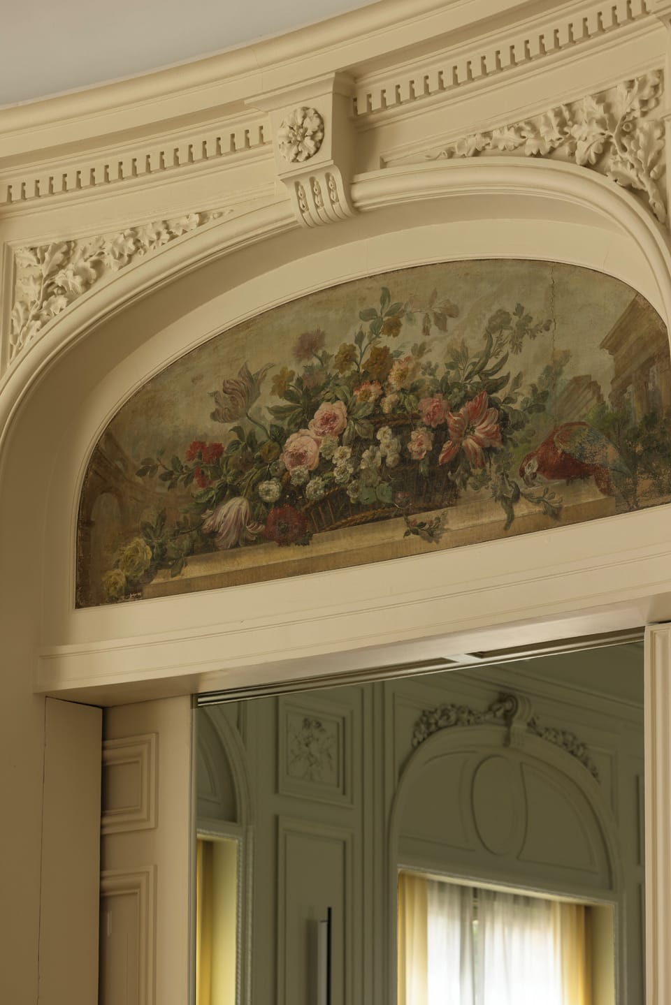 Breakfast, dinner and brunch served