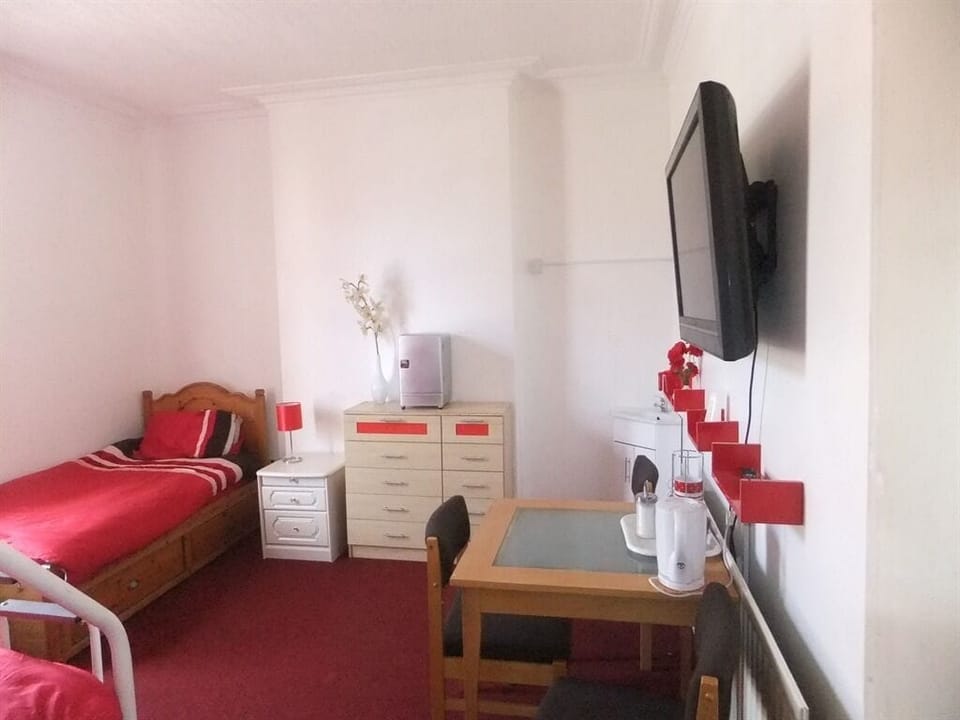 Suite, Shared Bathroom (Room 6)