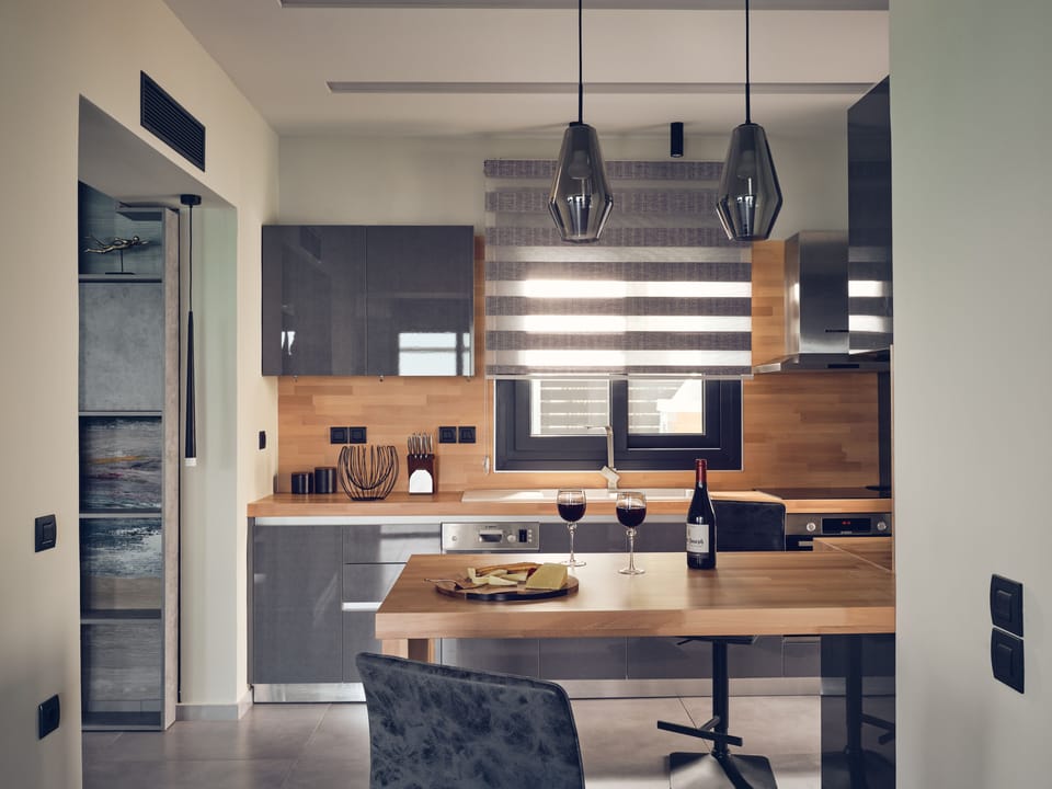 Deluxe Villa | Private kitchen | Full-size fridge, microwave, oven, stovetop