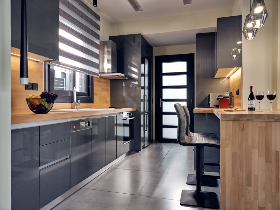 Deluxe Villa | Private kitchen | Full-size fridge, microwave, oven, stovetop
