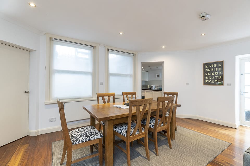Apartment (2 Bedrooms) | In-room dining