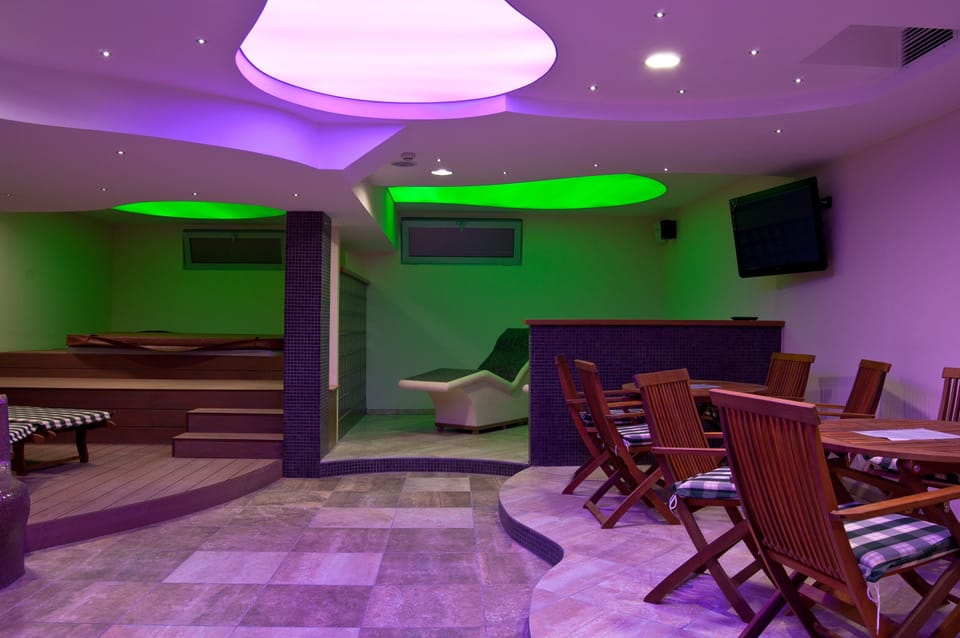 Indoor spa tub