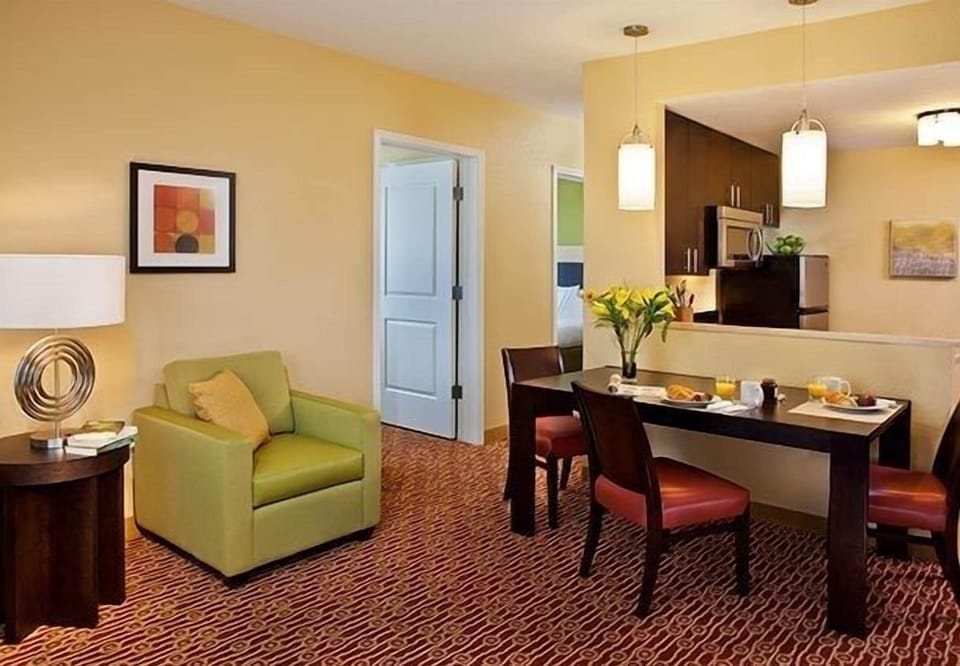 Premium bedding, in-room safe, desk, laptop workspace