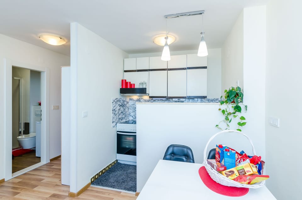 Apartment (One-Bedroom Apartment) | Dining room