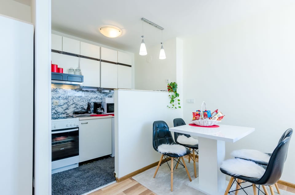 Apartment (One-Bedroom Apartment) | Private kitchen | Fridge, dining tables