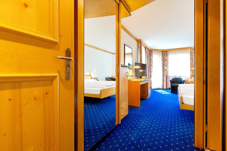 Premium bedding, in-room safe, desk, free WiFi