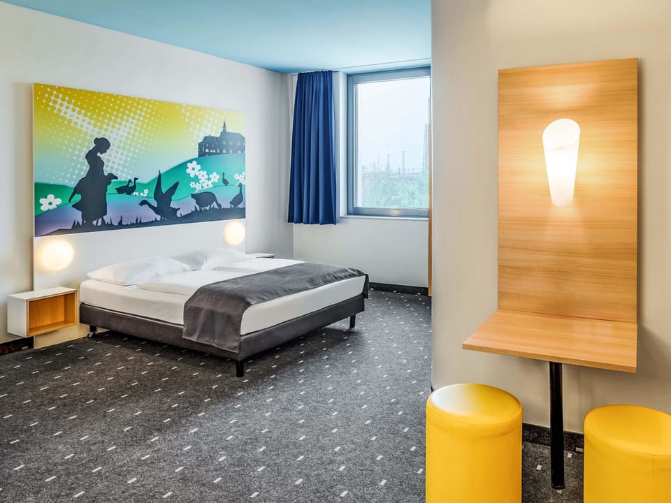 Desk, WiFi (free), bed sheets
