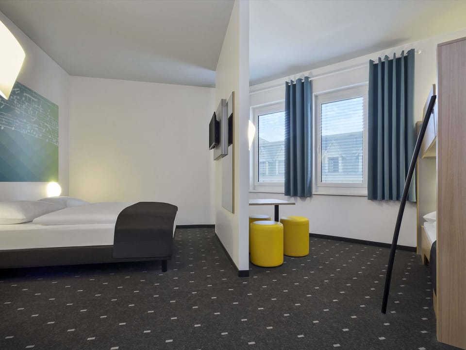 Quadruple Room | Desk, soundproofing, free WiFi, bed sheets