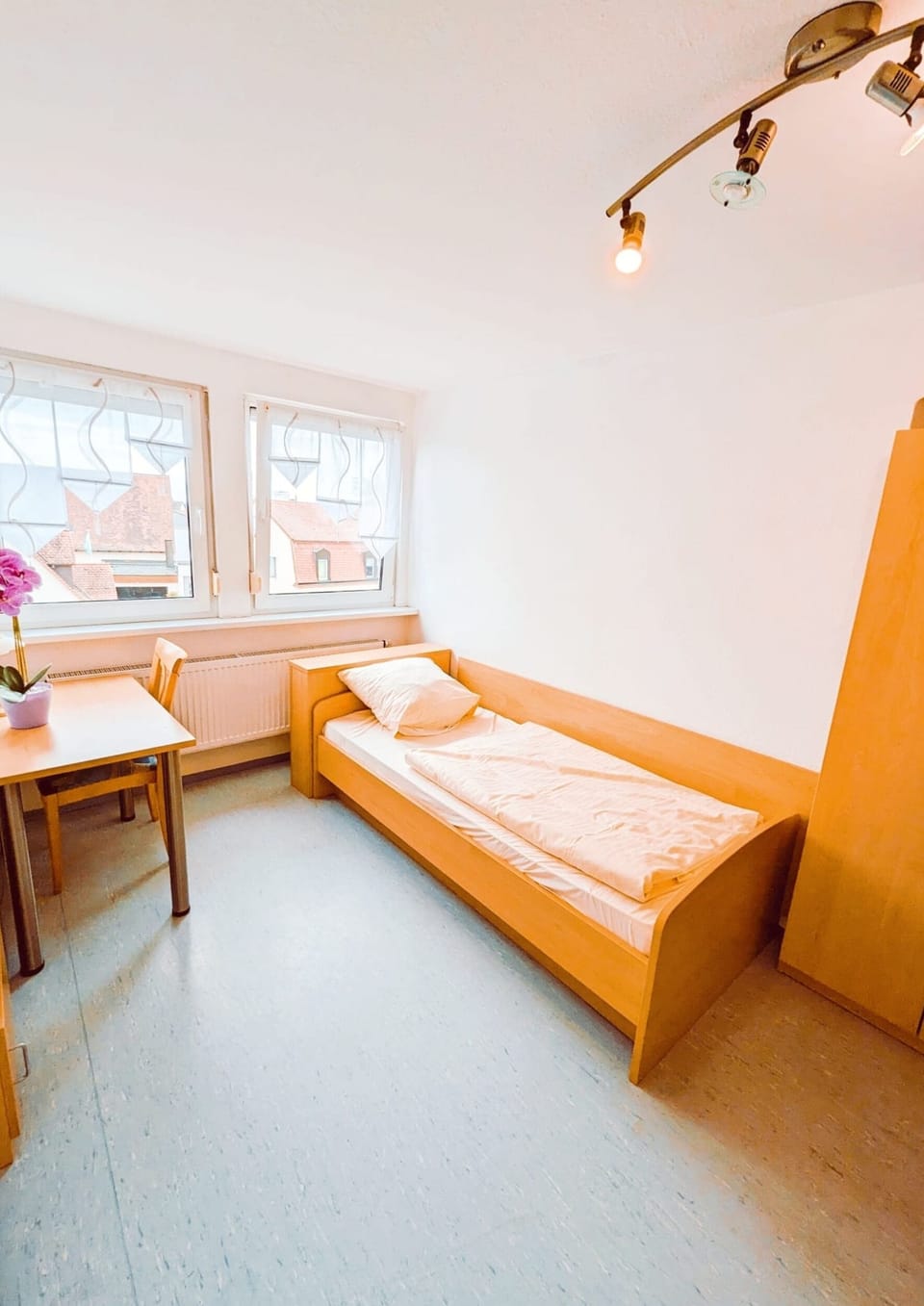 Basic Single Room, Private Bathroom, Courtyard View