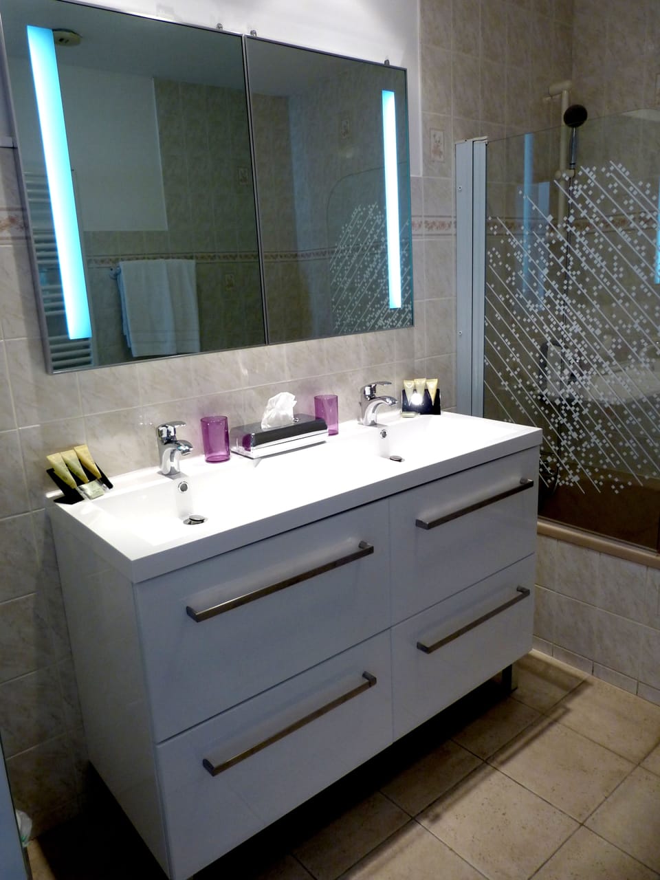 Bathroom sink