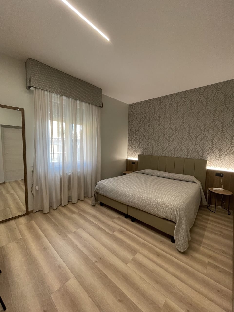 Double Room | Minibar, in-room safe, desk, soundproofing