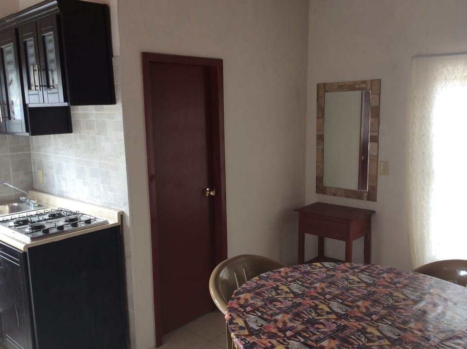 Bungalow, 1 Bedroom, Smoking, Patio | Dining room