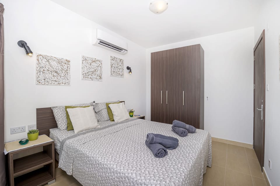 Superior Apartment | 2 bedrooms, desk, laptop workspace, blackout drapes