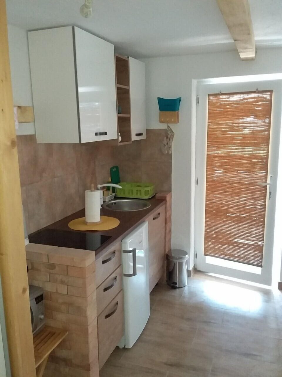 Studio (Studio Apartment) | Private kitchenette | Fridge, microwave, electric kettle, cookware/dishes/utensils