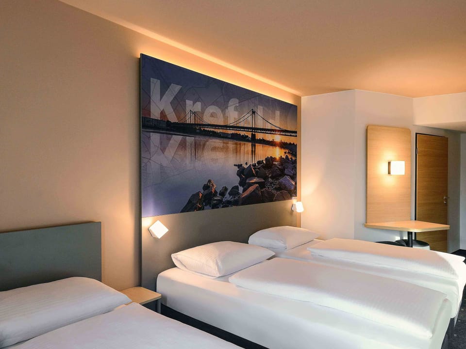 Triple Room | Hypo-allergenic bedding, desk, free WiFi, bed sheets