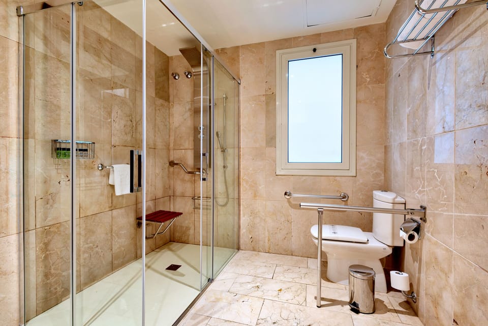 Classic Room, 2 Twin Beds, Accessible | Bathroom | Shower, rainfall showerhead, free toiletries, hair dryer
