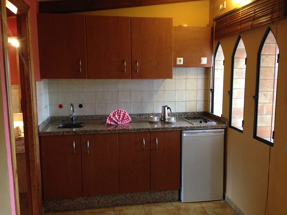 Fridge, stovetop, coffee/tea maker, electric kettle