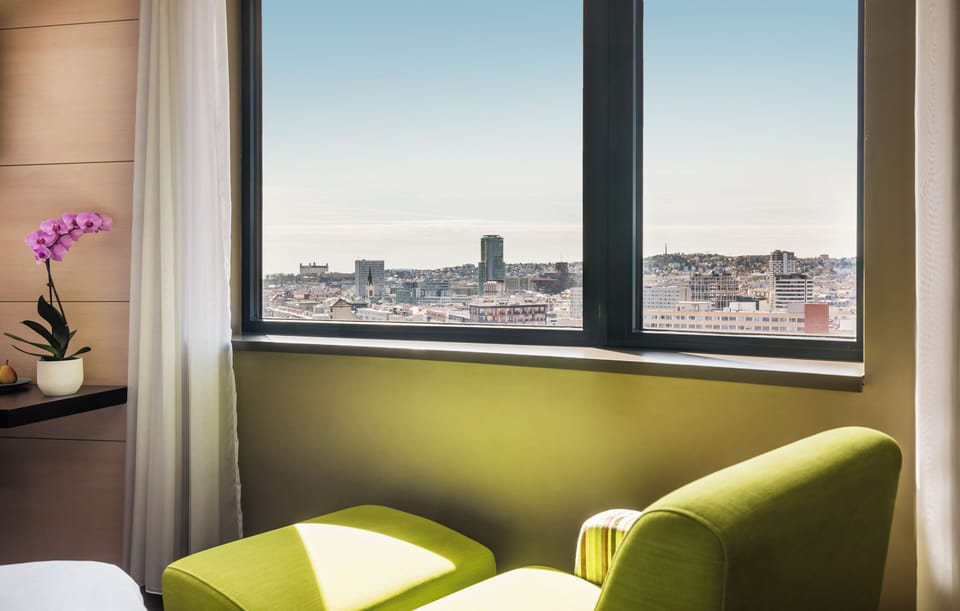 Deluxe Room, 1 King Bed, City View | City view