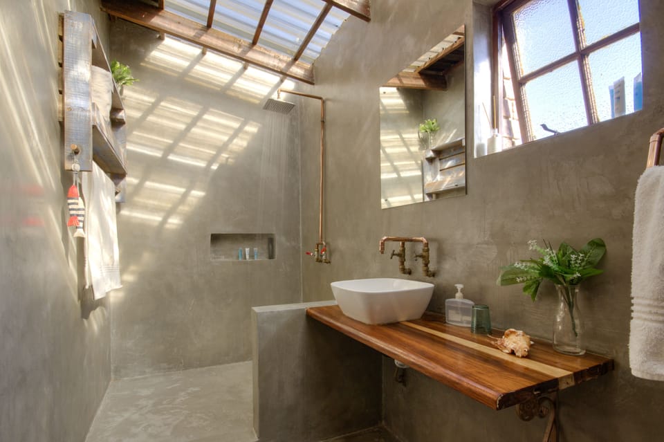 Family Room | Bathroom | Free toiletries, hair dryer, towels