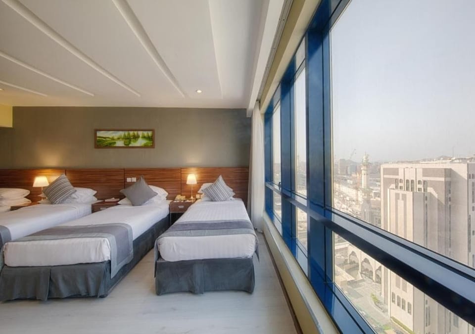Side Kaaba View | 1 bedroom, in-room safe, soundproofing, iron/ironing board