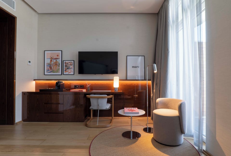 Deluxe Room | Premium bedding, down comforters, minibar, in-room safe