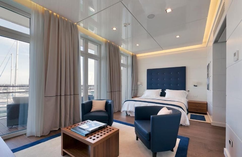 Premium bedding, down comforters, minibar, in-room safe