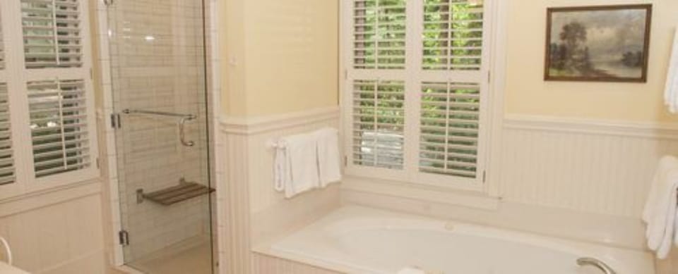 Cottage (Holly) | Bathroom | Shower, eco-friendly toiletries, towels