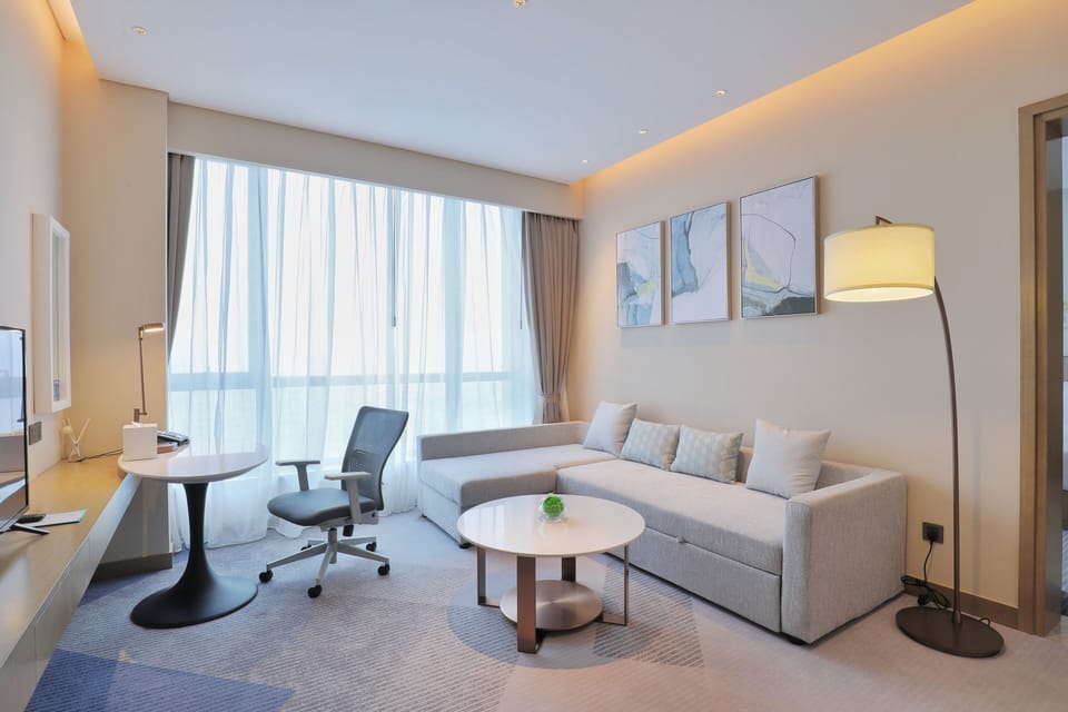 Deluxe Suite, 1 King Bed | Living area | Flat-screen TV