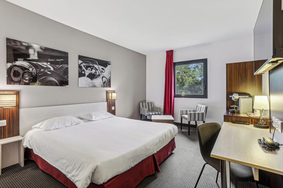 Superior Double Room | Laptop workspace, soundproofing, free WiFi, bed sheets