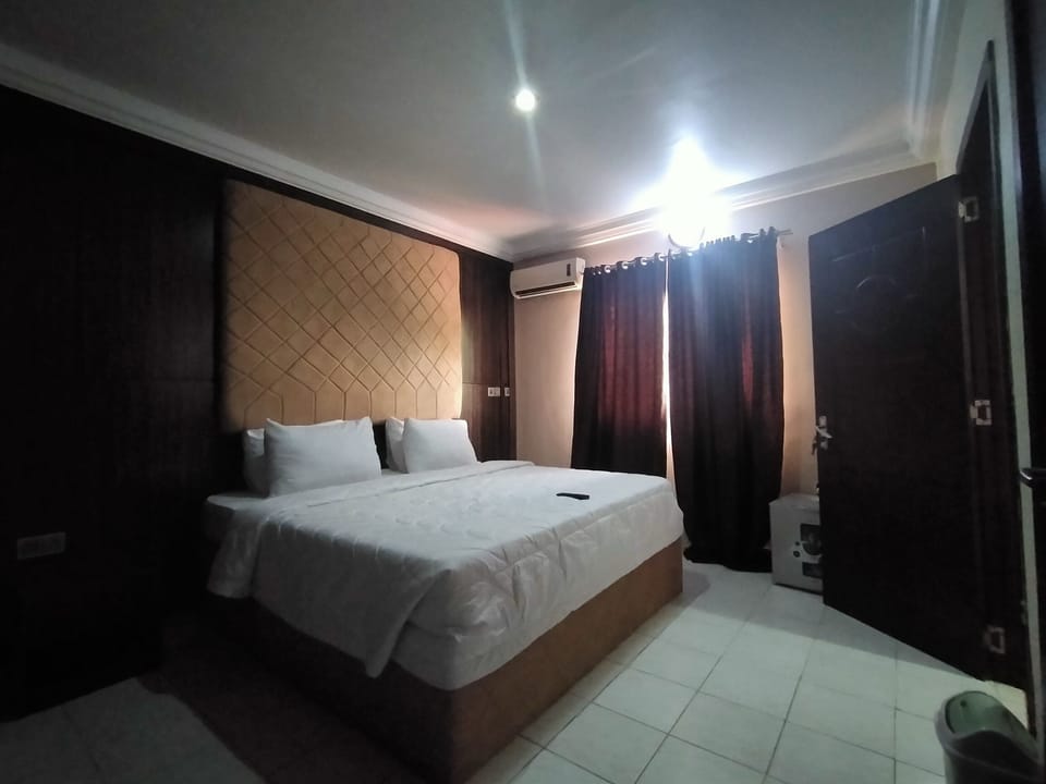 Business Room | Desk, free WiFi, bed sheets