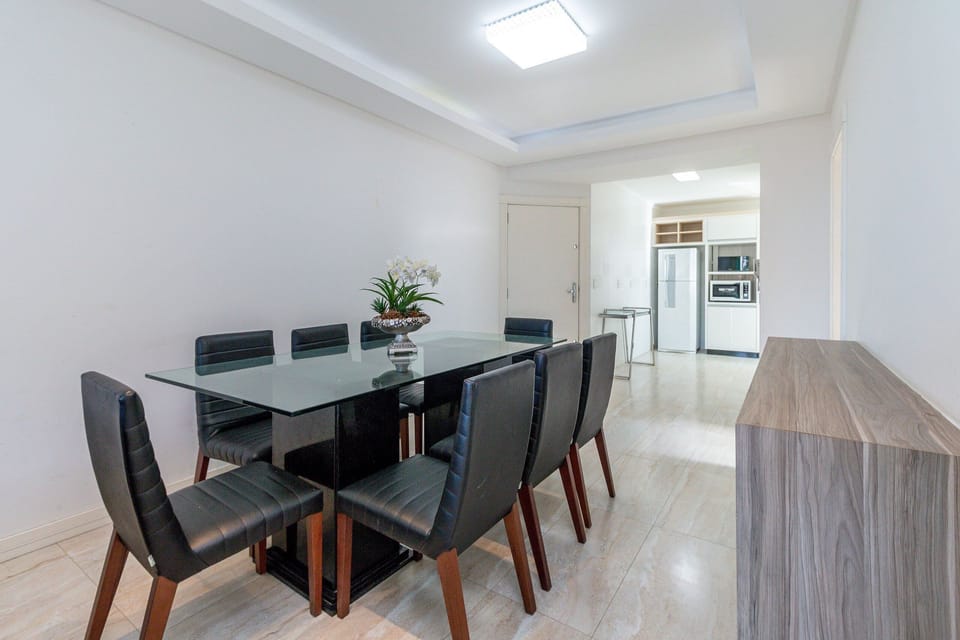 Basic Apartment | Dining
