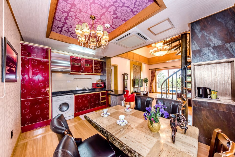 Ocenville Pool Villa Suite | Private kitchen | Full-size fridge, microwave, stovetop, electric kettle