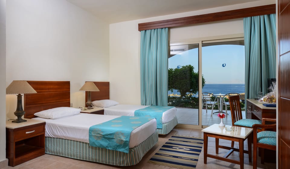 Minibar, in-room safe, bed sheets