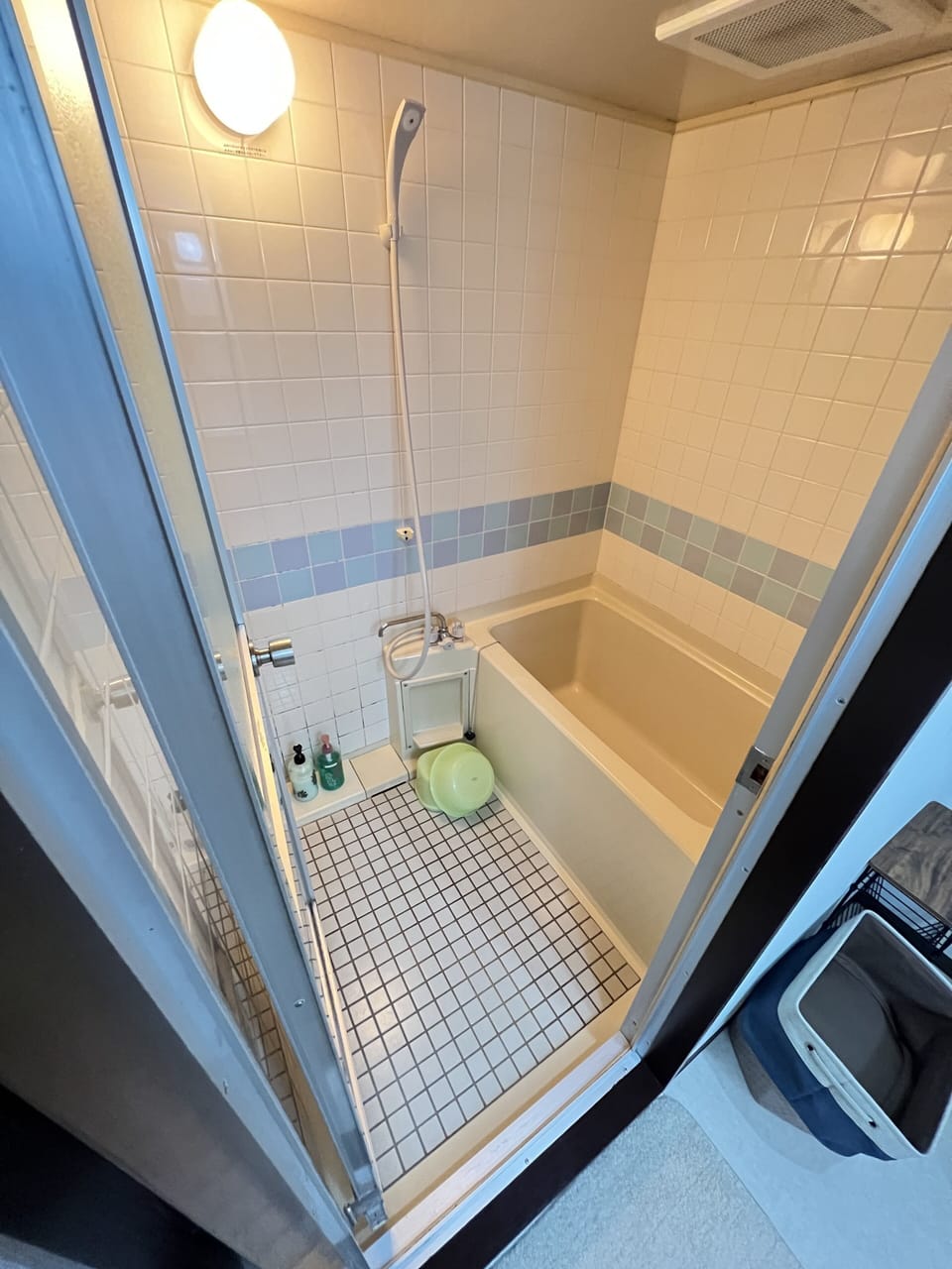 Apartment, Non Smoking | Bathroom | Separate tub and shower, deep soaking tub, free toiletries, hair dryer