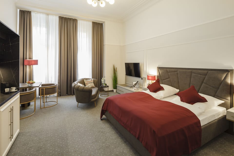 Comfort Double Room | Hypo-allergenic bedding, free minibar items, in-room safe